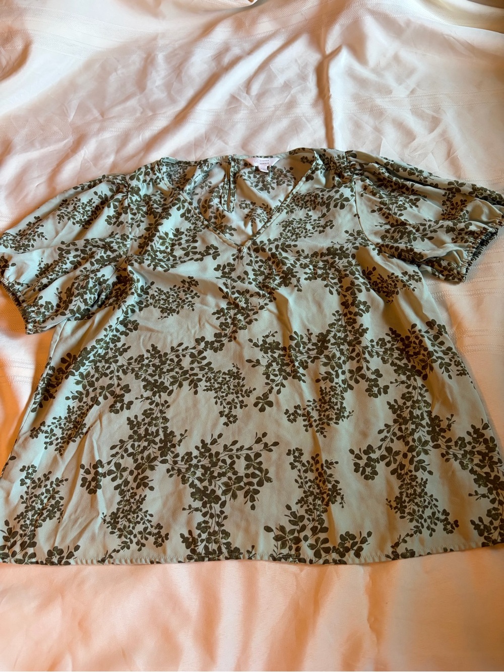 LC Lauren Conrad Sage Green Floral V-Neck Short Sleeve Blouse